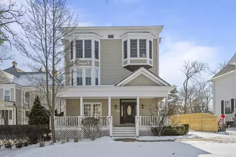 399 E Deerpath Rd, Lake Forest, IL 60045