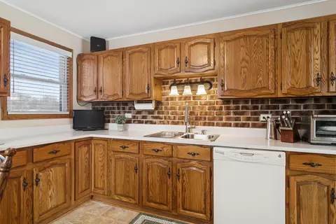 Kitchen - 3407 Pheasant Dr, Rolling Meadows, IL 60008 photo 3 of 4