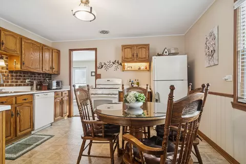 Kitchen - 3407 Pheasant Dr, Rolling Meadows, IL 60008 photo 2 of 4