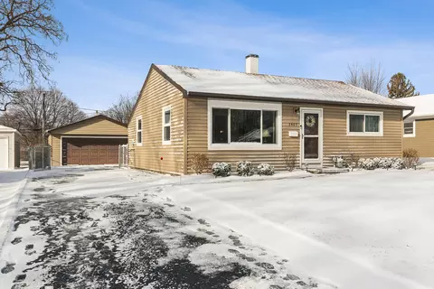 3407 Pheasant Dr, Rolling Meadows, IL 60008
