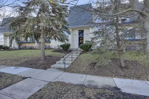 7913 W 157th St #1E, Orland Park, IL 60462