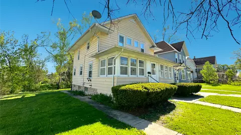 Exterior - 453 Addison St, Elgin, IL 60120 photo 1 of 4