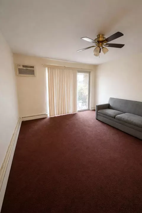 740 Hill Dr #303, Hoffman Estates, IL 60169 photo 4