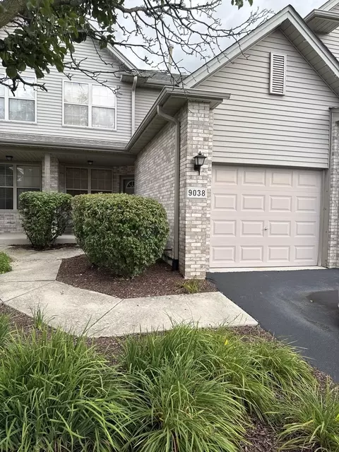 9038 Mansfield Dr, Tinley Park, IL 60487