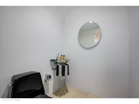 Bath - 175 E Delaware Pl #5116, Chicago, IL 60611 photo 5 of 6