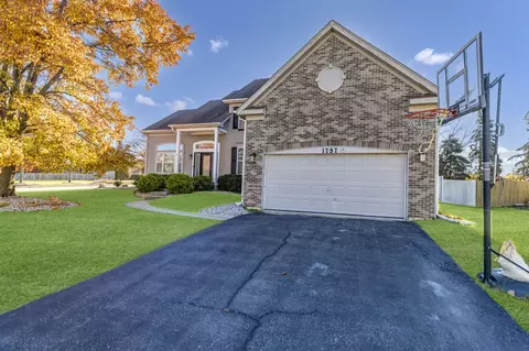1757 Pinnacle Dr, Aurora, IL 60502