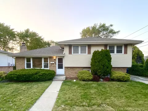 112 E 160th Pl, South Holland, IL 60473