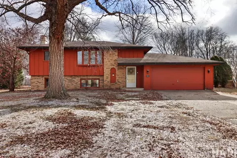 1001 Greglynn St, Machesney Park, IL 61115