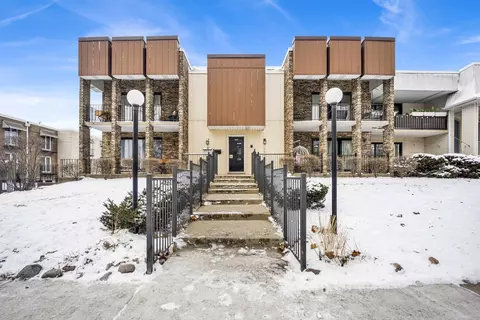 9804 S Karlov Ave #D, Oak Lawn, IL 60453