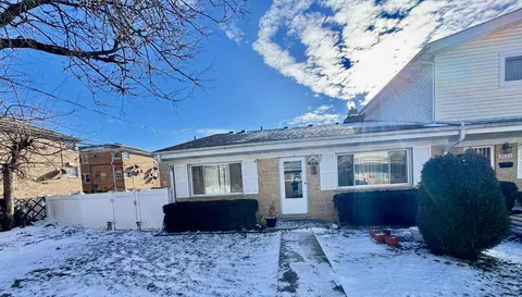 9035 N Clifton Ave, Niles, IL 60714