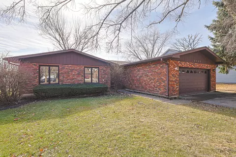 2183 Oak Hill Dr, Lisle, IL 60532