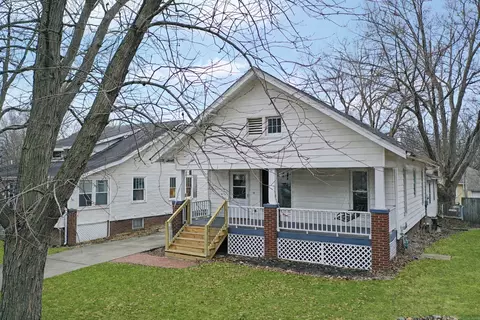 615 N Mulberry St, Clinton, IL 61727