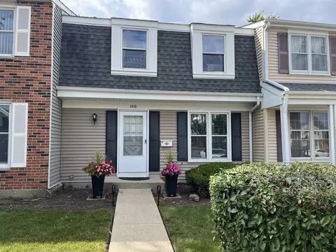 7418 Nantucket Cv, Hanover Park, IL 60133