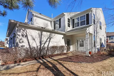 2947 Falling Waters Dr, Lindenhurst, IL 60046