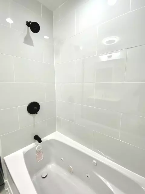 Bath - Undisclosed, Chicago, IL 60628 photo 2 of 4
