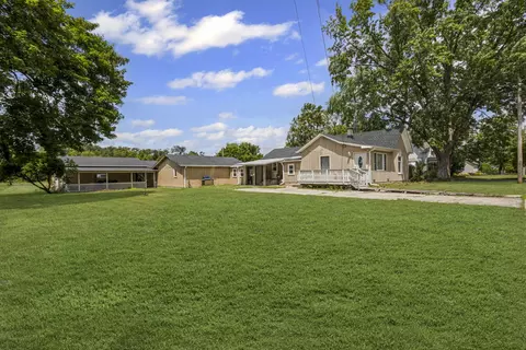 Exterior - 906 N State St, Marengo, IL 60152 photo 1 of 3