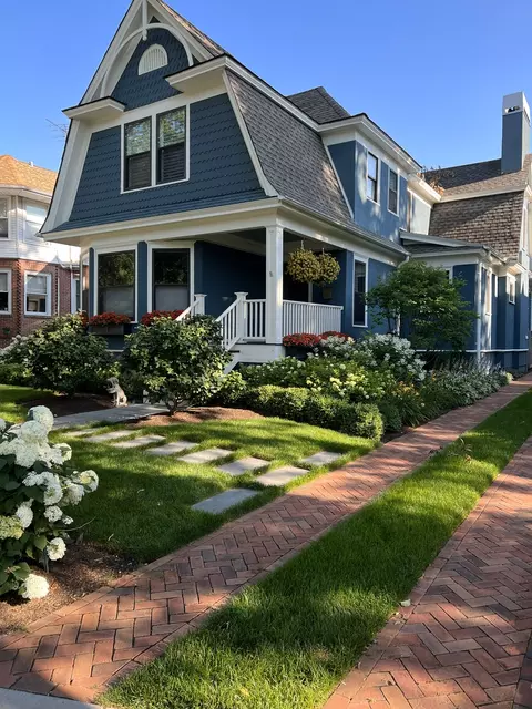 90 E Woodland Rd, Lake Forest, IL 60045