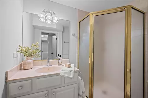 Bath - 610 Drexel Ave, Glencoe, IL 60022 photo 5 of 5
