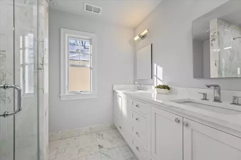 Bath - 610 Drexel Ave, Glencoe, IL 60022 photo 2 of 5