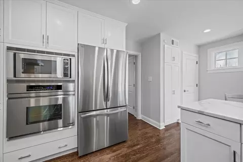 Kitchen - 610 Drexel Ave, Glencoe, IL 60022 photo 4 of 4