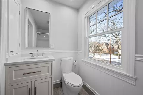 Bath - 610 Drexel Ave, Glencoe, IL 60022 photo 4 of 5