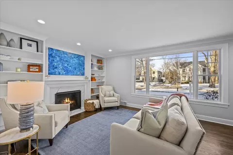 Living - 610 Drexel Ave, Glencoe, IL 60022 photo 2 of 9
