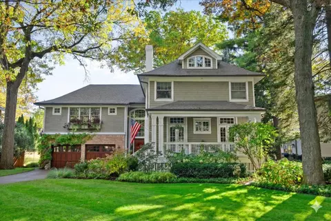 611 Elmwood Ave, Wilmette, IL 60091