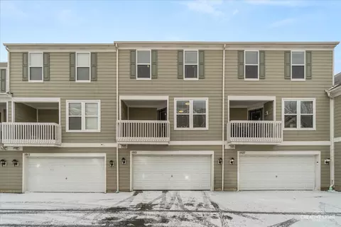 Exterior - 1011 Reserve Dr, Elgin, IL 60124 photo 2 of 4
