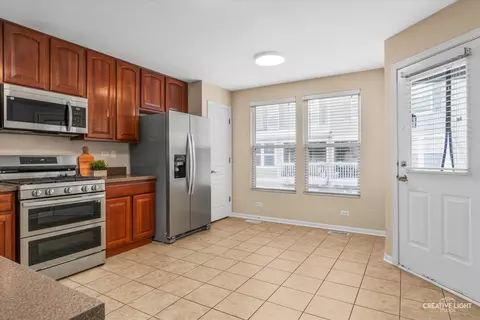 Kitchen - 1011 Reserve Dr, Elgin, IL 60124 photo 1 of 2