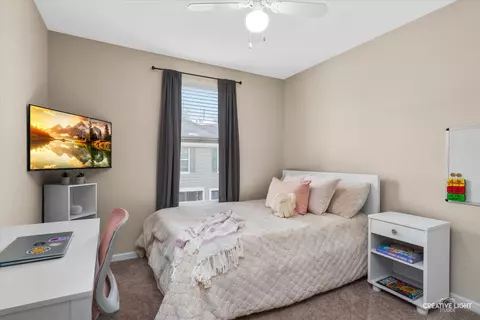 Bedroom - 1011 Reserve Dr, Elgin, IL 60124 photo 2 of 2