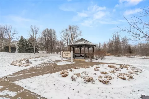 Exterior - 1011 Reserve Dr, Elgin, IL 60124 photo 3 of 4