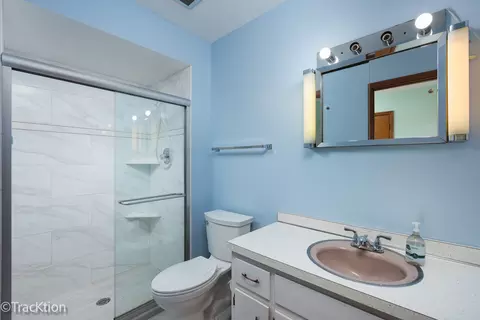 Bath - 249 Surrey Rd, Bartlett, IL 60103 photo 2 of 3