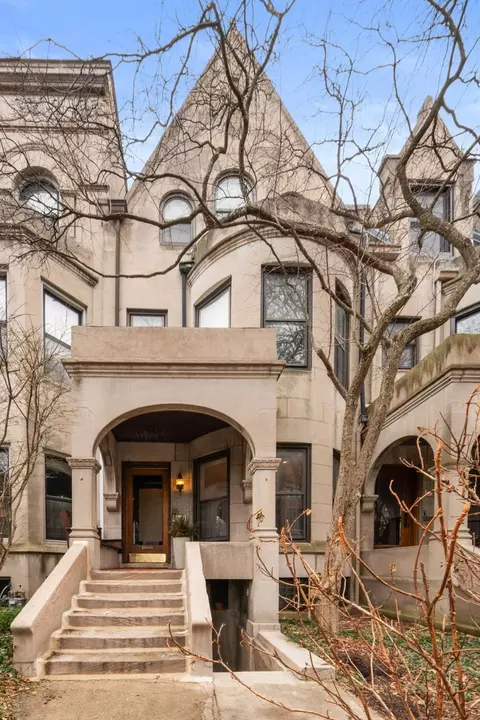 5801 S Blackstone Ave, Chicago, IL 60637