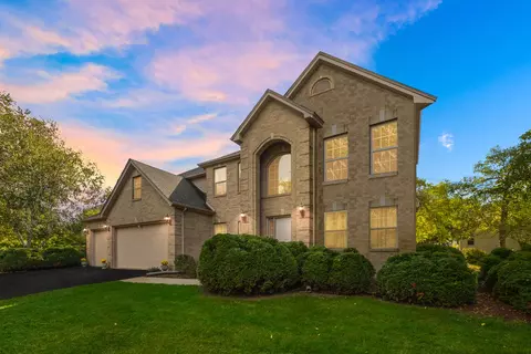 238 Willowwood Dr, Oswego, IL 60543