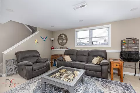 Living - 4 Maplewood Ln, Ottawa, IL 61350 photo 3 of 3