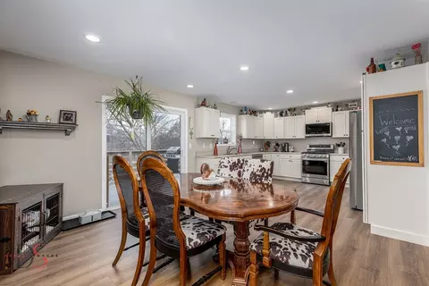 Dining - 4 Maplewood Ln, Ottawa, IL 61350 photo 2 of 2