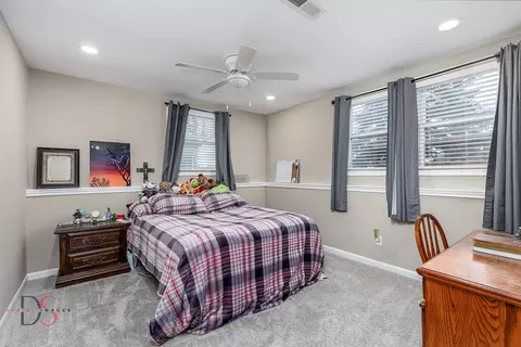 Bedroom - 4 Maplewood Ln, Ottawa, IL 61350 photo 3 of 4