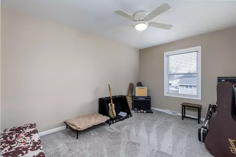 Bedroom - 4 Maplewood Ln, Ottawa, IL 61350 photo 2 of 4