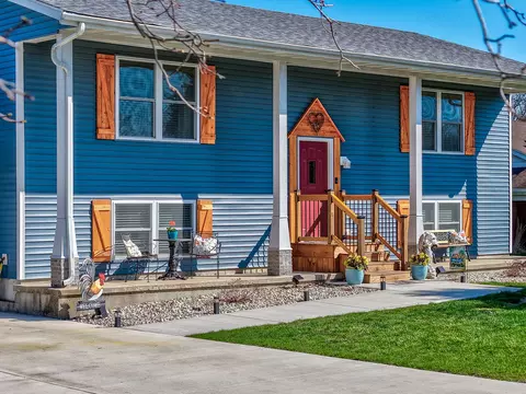 4 Maplewood Ln, Ottawa, IL 61350