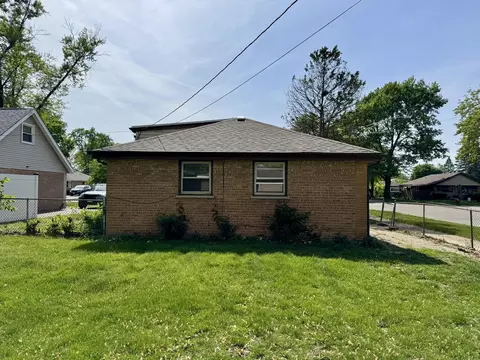 Exterior - 14401 Kolin Ave, Midlothian, IL 60445 photo 3 of 7