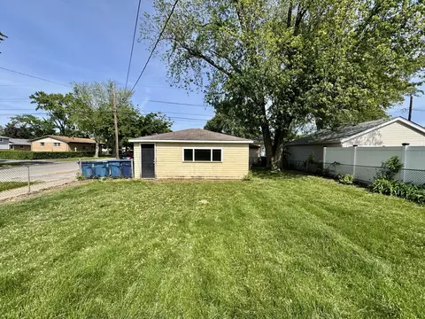 Exterior - 14401 Kolin Ave, Midlothian, IL 60445 photo 5 of 7