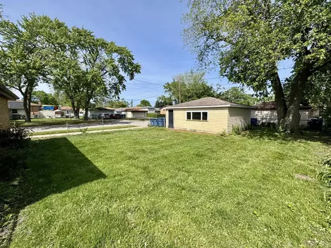 Exterior - 14401 Kolin Ave, Midlothian, IL 60445 photo 6 of 7