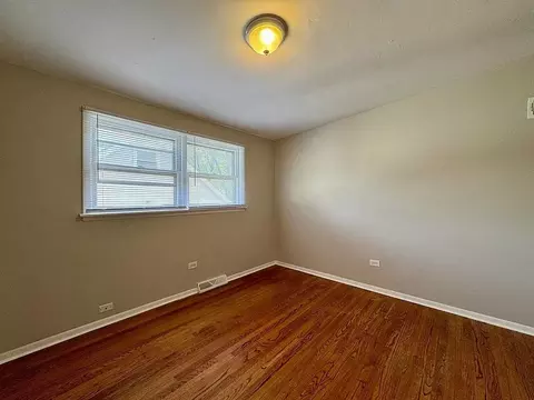 Bedroom - 14401 Kolin Ave, Midlothian, IL 60445 photo 6 of 9