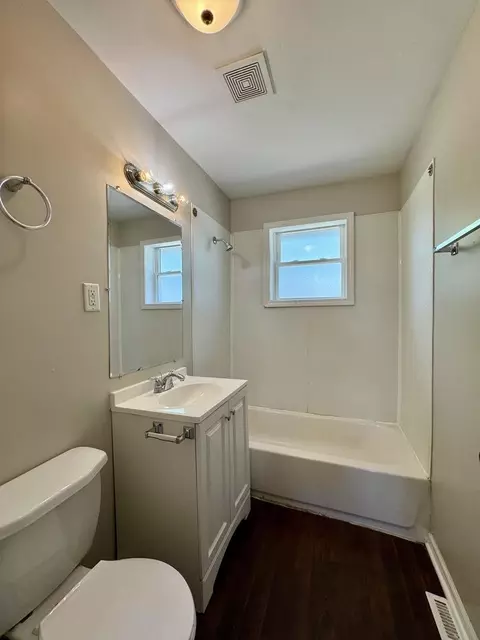 Bath - 14401 Kolin Ave, Midlothian, IL 60445 photo 1 of 1