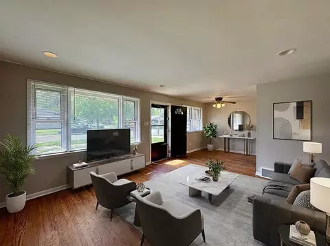 Living - 14401 Kolin Ave, Midlothian, IL 60445 photo 1 of 6