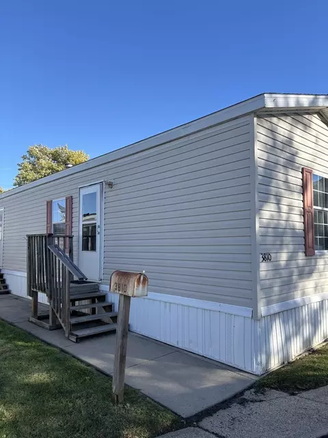 3810 1st St, Park City, IL 60085