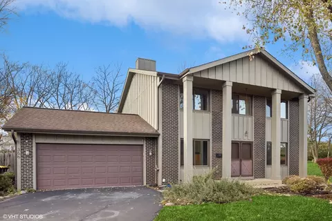 366 Ventura Club Dr, Roselle, IL 60172
