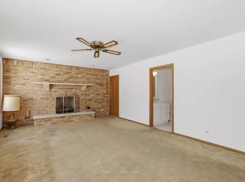 Living - 729 N 8th Ave, Addison, IL 60101 photo 2 of 2