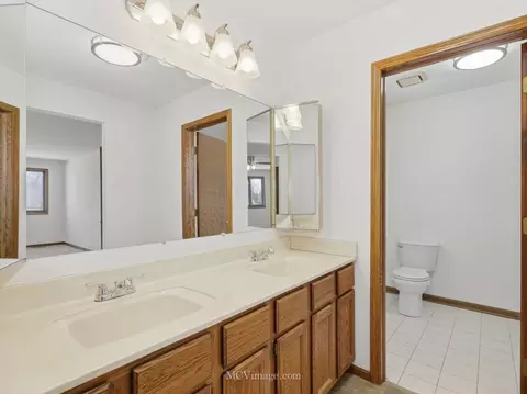 Bath - 729 N 8th Ave, Addison, IL 60101 photo 2 of 3