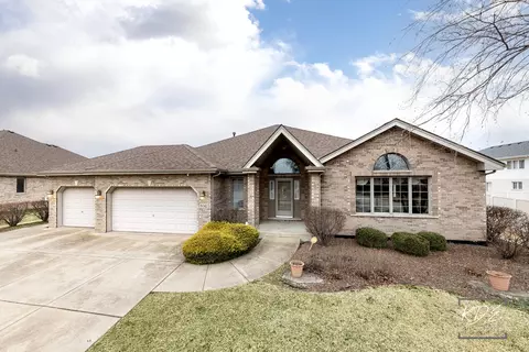 9361 Keswick Dr, Woodridge, IL 60517